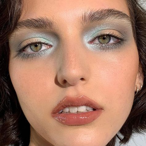 David Razzano on Instagram: “Cloudy eyes with a minty glow... makeup by me on the gorgeous @olivia.tomasino ⭐️!! For this look I used @natashadenona ‘Circo Loco’…” Grey Makeup Looks, Cloudy Eyes, Fashion Editorial Makeup, Artsy Makeup, Grey Makeup, Glow Makeup, Birthday Makeup, Natasha Denona, Makeup Salon