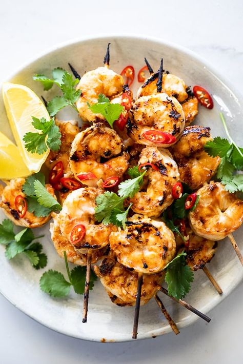 Shrimp Garlic Skewers Garlic Shrimp Skewers, Prawn Skewers, Shrimp Skewer Recipes, Spicy Garlic Shrimp, Grilled Shrimp Skewers, Grilled Prawns, Thai Chili, Shrimp Skewers, Shrimp Recipes For Dinner