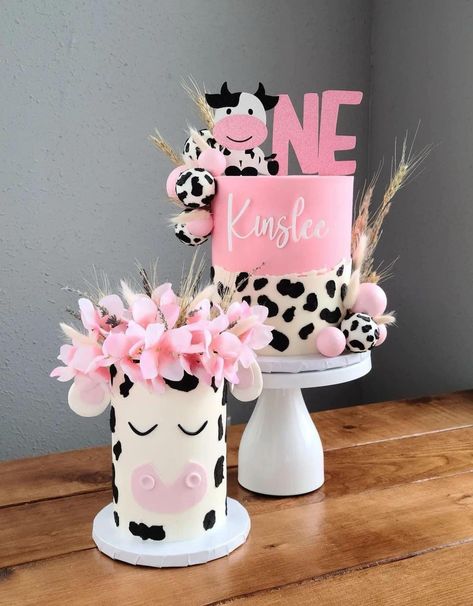 Hugo Oklahoma, Cowgirl Birthday Cakes, Cow Birthday Cake, Barn Birthday Party, Cow Print Birthday, Kid Cakes, Animal Themed Birthday Party, Cow Birthday Parties, Cow Cakes