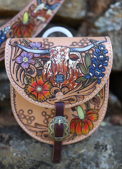 Western Bags Purses, Leather Painting, Mounted Shooting, Handmade Leather Work, Custom Leather Work, Leather Working Patterns, Leather Tooling Patterns, Leather Jewelry Diy, Cowhide Handbags