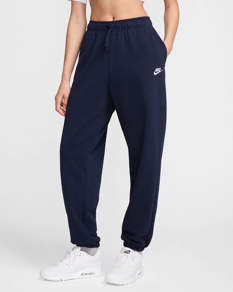 Nike Sportswear Club Fleece Women's Mid-Rise Oversized Sweatpants. Nike.com Sweatpants Nike, Oversized Sweatpants, Nike Sportswear Club Fleece, Fleece Sweatpants, Nike Just Do It, White Style, Nike Sportswear, Just Do It, Mid Rise