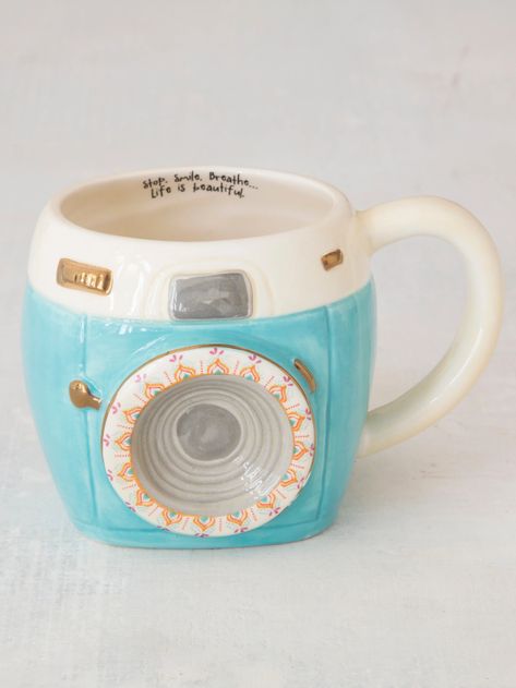 Microwave Dimensions, Holding Coffee, Diy Gifts For Friends, Diy Ceramic, Coffee Photography, How To Make Coffee, Cool Mugs, Natural Life, Vintage Camera