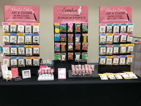 Packaged Cookie Display, Craft Show Cookie Display, Baked Goods Vendor Display, Cookie Pop Up Shop Display, Cookie Display Ideas, Cookie Display Stand, Vendor Events Displays, Cookies Display, Bake Sale Displays