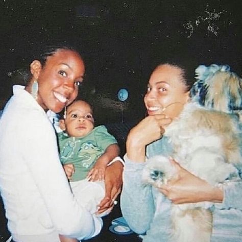 Beyoncé once had a dog nicknamed Munchie, and a cat nicknamed Master P Beyonce Pictures, Queen Bee Beyonce, Beyonce Style, I Love Them So Much, Real Queens, Beyoncé Giselle Knowles-carter, Beyoncé Giselle Knowles, I Wish I Was, Beyonce And Jay Z