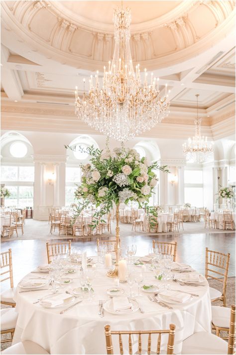 Rose Gold Wedding Venue Decor, Wedding Venue Themes Reception Ideas, White And Ivory Wedding Decor, Elegant Garden Wedding Decor, Fancy Wedding Ceremony, Wedding Setup Reception, Wedding Theme Classic Elegant, Rose Gold Summer Wedding, White And Ivory Wedding Reception