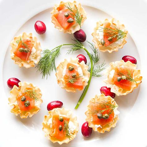 Big Green Party and Salmon Phyllo Cups ... Salmon Cups, Phyllo Cup Appetizers, Pimento Cheese Appetizer, Cup Appetizers, Sweet Potato Appetizers, Onion Tartlets, Pastry Cups, Blueberry Goat Cheese, Compostable Plates