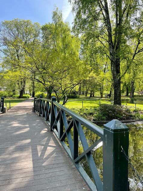 Park Walk Aesthetic, Black Paper Moon, London In The Summer, Aesthetic Pov, Life Mood Board, Park Aesthetic, Walkable City, Austin Moon, The Long Goodbye