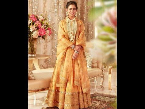 Isha Ambani's Haldi Ceremony Lehenga Is About Vintage Minimalism And A Beautiful Balance Vintage Minimalism, Haldi Jewellery, Silver Evening Gowns, Isha Ambani, Royal Indian Wedding, Haldi Dress, Nude Gown, Royal Indian, Sabyasachi Lehenga