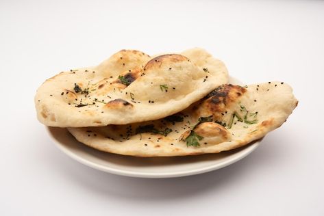 What To Eat With Naan Bread, Naan Recipes, Vegetables Ideas, Pane Naan, Naan Roti, Indian Breads, Naan Recipe, Clay Oven, Indian Recipe