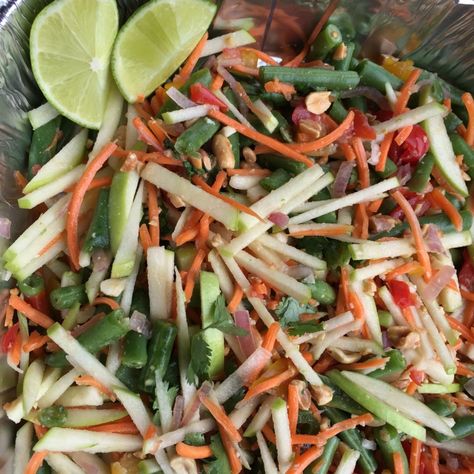 Thai Apple Salad Recipe, Green Apple Recipes, Green Apple Salad, Thai Salad Recipes, Apple Salad Recipes, Green Papaya Salad, Apple Slaw, Slaw Recipes, Apple Salad