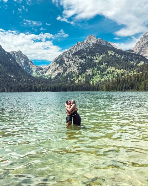 Embark on a breathtaking adventure with my guide to the Bradley and Taggart Lake Trail in Grand Teton National Park! Discover the best times to hike, what essentials to pack, and insider tips for an unforgettable experience. Whether you're a nature enthusiast, family explorer, or avid hiker, this blog is your key to unlocking the beauty of the Tetons. This is the ultimate day hike in the Tetons so you should definitely add it to your itinerary! Taggart Lake, Grand Lake, National Parks Usa, Alpine Lake, Free Camping, National Parks Trip, Us National Parks, Best Hikes, Day Hike