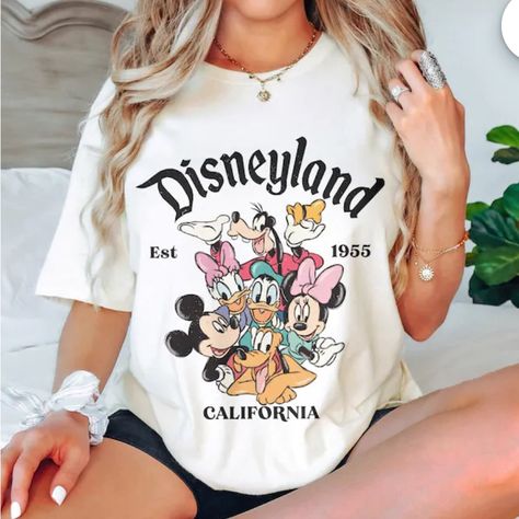 Brand New, Never Worn. Disneyland Shirt 2xl. Natural Color Not White. 90s Vintage. So Cute For The Disneyland Lover! Oversized Tee And Biker Shorts = Perfect Outfit!! Retro Disneyland, Disneyland Family, Florida Shirt, Disney Vacation Shirts, Retro Disney, California Shirt, Mickey Shirt, Disneyland Shirts, Disney World Florida