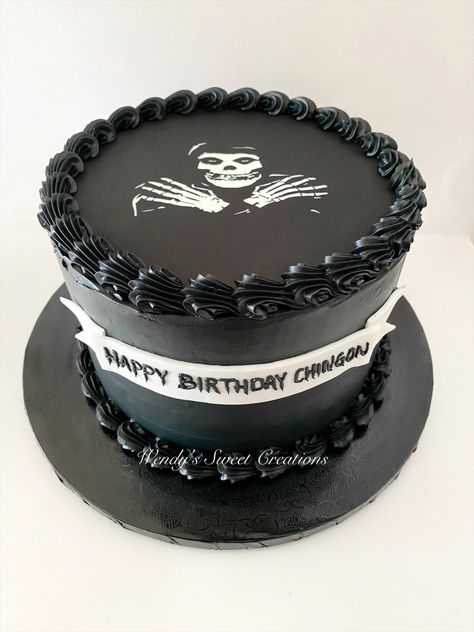 Emo Cake Ideas, Punk Rock Cake, Rock Party Ideas, Bolo Rock, Punk Cake, Punk Rock Party, Gothic Birthday Cakes, Gothic Birthday, Rock Cake