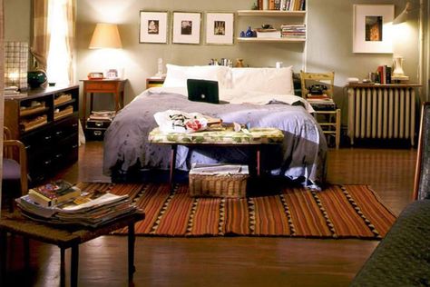 Set Your Zoom Background as One of These 10 Awesome TV and Film Sets — The Latch 90s Bedrooms, Carrie Bradshaw Apartment, Bridget Jones, Design Del Prodotto, First Apartment, Nyc Apartment, City Apartment, Carrie Bradshaw, Bed Room