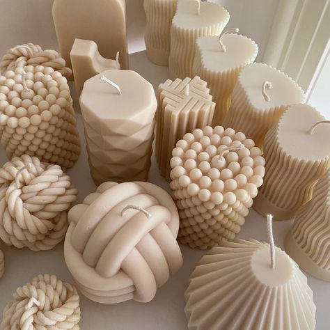 Candles Aesthetic Making, Handmade Candles Design, Handmade Candles Ideas, Candle Making Aesthetic, Cute Candles Aesthetic, Candle Making Room, Bougie Aesthetic, Scented Candles Aesthetic, Funky Candles