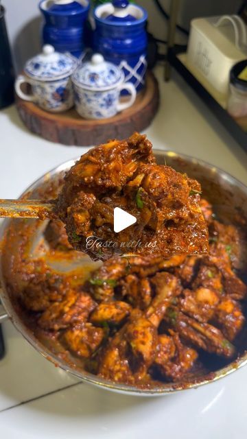 RevathyJain on Instagram: "Chicken Ghee Roast Recipe 🐔🧈
Manglore special chicken ghee roast

Ingredients:

Chicken 700gms
Ginger-1/2tbsp
Garlic- 1tbsp
Turmeric-1/2tsp
Salt-1/2tsp
Curd / yogurt -2 tbsp
For grinding:
Kashmiri red chilies-5
Normal red chilli 3/4
Pepper-1/2tsp
Coriander seeds -1tbsp
Fenugreek-1/8tsp
Fennel seeds- 2tsp
Cumin seeds - 1tsp
Cinnamon-1/2inch
Cloves-4
Tamarind (smallLemon size)
Roast and grind to a fine paste
Curry leaves
Ghee
Oil

#reelitfeelit #recipereels #keralacuisine #curry #villagecooking #viralreels #reelsinatagram #malayalamcooking #indianfood #southindianfood #traditionalcooking
#cookingreels #foodreels #instacooking #foodvideos #recipereels#foodvlog #manglorespecial #chickengheeroast" Chicken Ghee Roast, Ghee Roast, Cumin Seeds, Roast Recipe, South Indian Food, Roast Recipes, Coriander Seeds, Red Chilli, Red Chili