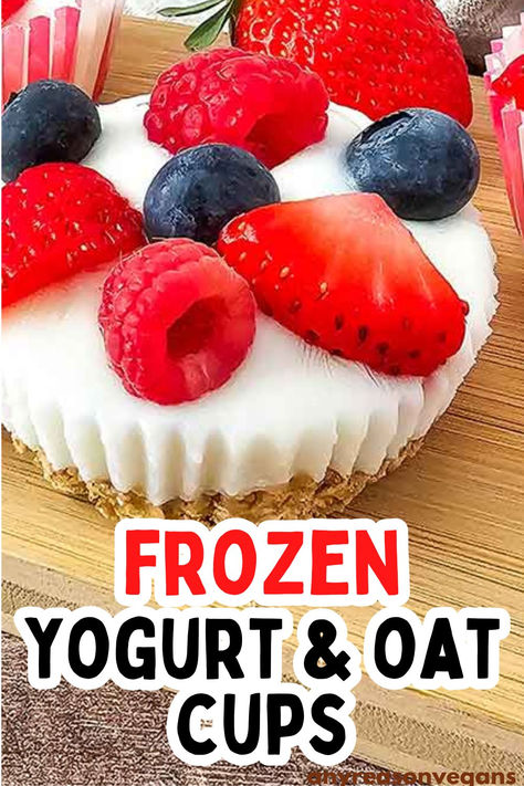 These frozen yogurt and oat cups are the perfect healthy snack or breakfast. They're also great for dessert. Topped with fresh fruit, these are my favorite summer snack. Frozen Yogurt Covered Fruit, Frozen Yogurt Granola Bars, Frozen Yogurt Covered Strawberries, Frozen Yogurt Oatmeal Cups, Frozen Yogurt Fruit Cups, Frozen Oats Cups, Frozen Oat Cups, Yogurt Covered Fruit, Frozen Fruit Cups