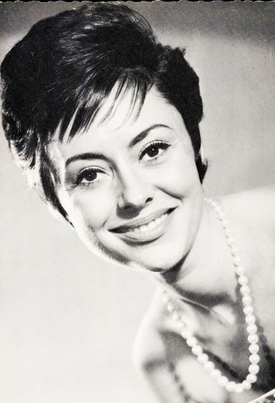 Caterina Valente Caterina Valente, Old Hollywood Glamour, Hollywood Glamour, Old Hollywood, Hollywood, Black And White, White, Black