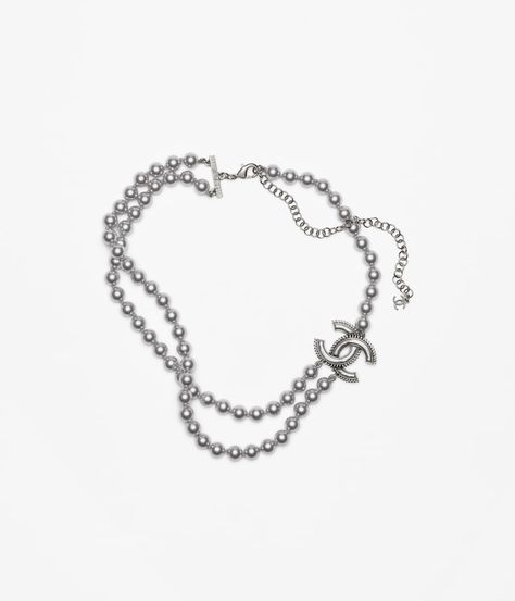 Necklaces of the Fall-Winter 2024/25 collection: Necklace, metal, resin & glass pearls, silver & pearly gray on the CHANEL official website. Gray Fashion, Fashion Chanel, Chanel Official, Chanel Official Website, Metal Necklaces, Grey Fashion, Pear, Fall Winter, Chanel