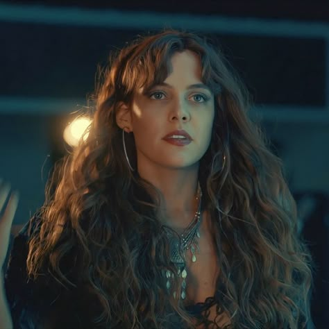 Daisy Jones And The Six Haircut, Daisy Jones Pfp, Daisy Jones And The Six Makeup, Daisy Jones And The Six Hair, Daisy Jones Hair, Riley Keough Daisy Jones, Daisy Jones And The Six, Riley Keough, Daisy Jones