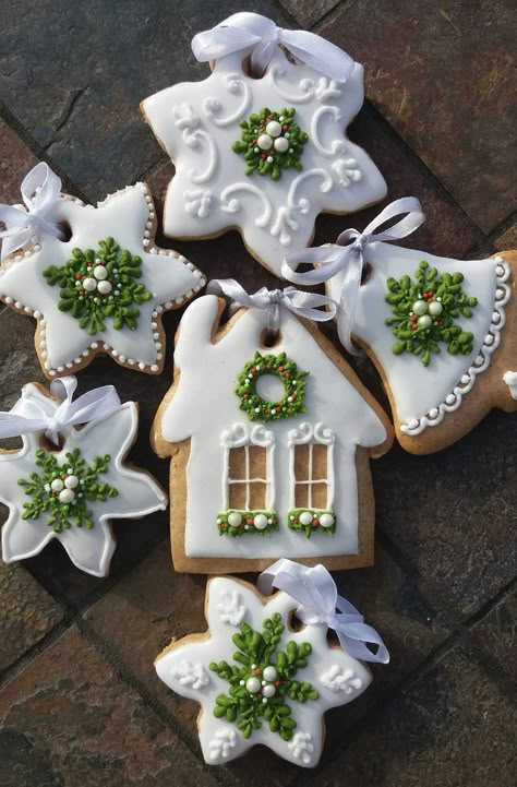 Decorated Gingerbread Cookies, Gingerbread House Ideas, Christmas Sugar Cookies Decorated, Cute Christmas Cookies, Royal Iced Cookies, The Best Dessert, Winter Cookie, Pretty Cookies, Xmas Cookies