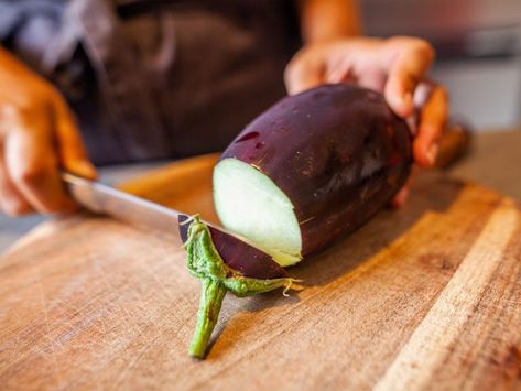 The Trick to Making Eggplant Taste Like a Restaurant’s How To Prepare Eggplant, Eggplant Varieties, Cooking Eggplant, Eggplant Parm, 5 Ingredient Dinners, Eggplant Dishes, Grilled Eggplant, Eggplant Recipes, Nutrient Dense Food