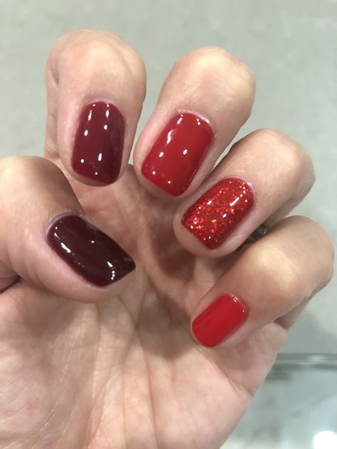 Different shades of reds Multi Red Nails, 5 Shades Of Red Nails, Red Colored Nails, Different Red Nails Shades, Red Multi Colored Nails, Different Shades Of Red Nails, Shades Of Red Nails, Nails Coral, Different Color Nails