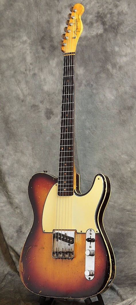 1959 Fender Custom Esquire Sunburst Vintage Telecaster, Fender Esquire, Fender Guitars Stratocaster, Learn Guitar Chords, Fender Vintage, Fender Electric Guitar, Learning Guitar, Stratocaster Guitar, Telecaster Guitar