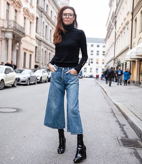 Instagram Denim Culottes Outfits, Culottes Outfit, Wide Leg Jeans Outfit, Nyc Outfits, Best Casual Outfits, Casual Chic Outfit, Lovely Clothes, Casual Work Outfits, Fall Fashion Trends