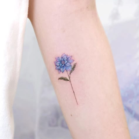 𝚜𝚖𝚎𝚛𝚊𝚕𝚍𝚘 𝚏𝚕𝚘𝚠𝚎𝚛 Smeraldo Flower Tattoo, Smeraldo Flower, Tattoo Bts, Fanart Taekook, Bts Tattoo, Minimal Tattoo Design, Bts Tattoos, Small Pretty Tattoos, Classy Tattoos