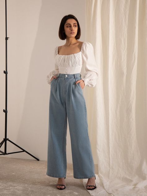 Square Pants Outfit Casual, Square Pants Outfit, Puff Sleeve Top Outfit, Puffed Sleeves Top, Normcore Outfits, Long Sleeve Top Outfit, Blouse Outfit Casual, Puff Long Sleeve Top, Monochromatic Fashion