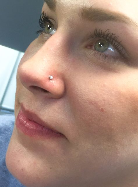 Orr Piercing, Cute Nose Piercings, Big Nose Beauty, Nose Piercing Stud, Piercings For Girls, Modern Gold Jewelry, Facial Piercings, Cute Piercings, Big Nose