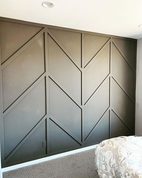 Diagonal Board And Batten Accent Wall, Accent Wall Chevron, Accent Wall Craftsman, Herribone Accent Wall, Chevron Accent Wall Bedroom, Trim Behind Bed, Black Herringbone Accent Wall, Geometric Trim Accent Wall, Geometric Wall Trim