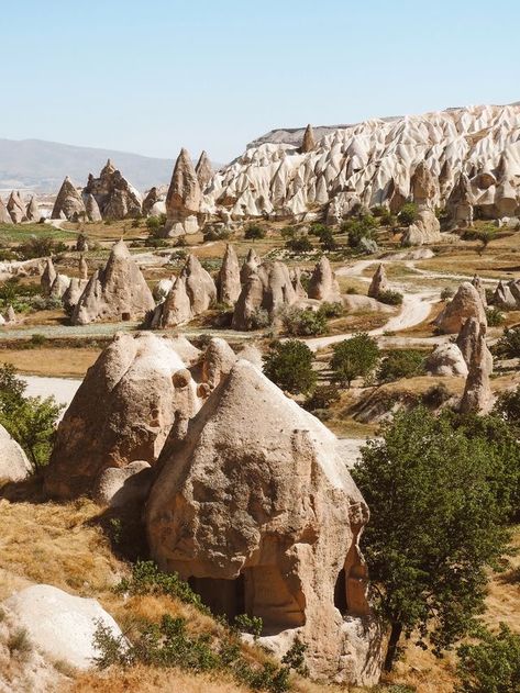 Cappadocia Turkey Fairy Chimneys, Fairy Chimneys Turkey, Turkey Landscape, Things To Do In Cappadocia, Turkey Nature, France Winter, Iran Tourism, Turkey Trip, Art Structure