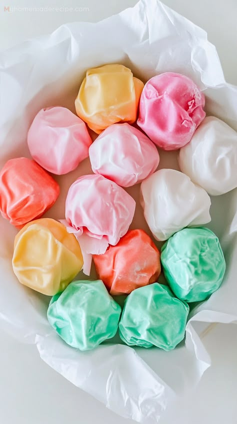 Easy Homemade Saltwater Taffy Recipe - My Home Made Recipe Halloween Dessert Pizza, Doggie Cupcakes, Taffy Recipe, Easy Peanut Butter Pie, Apple Cider Punch, Candy Corner, Easy Christmas Candy, Saltwater Taffy, Easy Christmas Candy Recipes