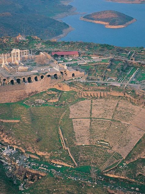 Ancient Structures, Izmir Turkey, Amazing Places On Earth, Beautiful Vacations, Hagia Sophia, Dream Trip, Historical Monuments, Ancient City, Turkey Travel