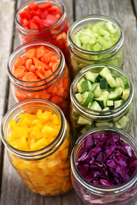 Diy Salad Bar, Retreat Food, Salad Lovers, Diy Salad, Super Salad, Jar Meals, Jar Salads, Jar Salad, Diy Mason Jar