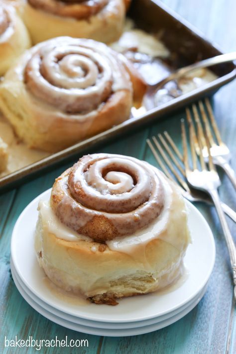 Glazed Cinnamon Rolls, Cinnamon Roll Glaze, Fluffy Cinnamon Rolls, Cinnamon Roll Bake, Sweet Roll Recipe, Maple Glaze, Cinnamon Rolls Homemade, Cinnamon Rolls Recipe, Sweet Roll