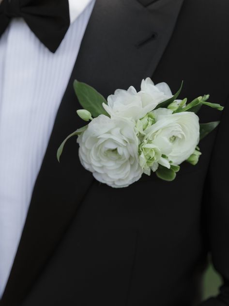 Pocketsquare style boutonniere from a beautiful countryside wedding at Goodstone Inn in Middleburg, VA. Shot by the talented Hana Gonzalez. Winter Wedding Boutonniere White, All White Boutonniere, White Boutineer, Goodstone Inn, Winter Boutonniere, Middleburg Va, Pocket Boutonniere, White Boutonniere, Groomsmen Boutonniere