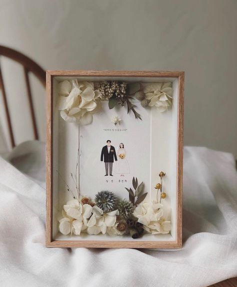 Dried Flower Box Frame, Pressed Flower Art Picture Frames, Frame Mahar, Frame Foto, Foto Frame, Dried Flowers Diy, Diy Fleur, Wedding Shadow Box, Frame Flower