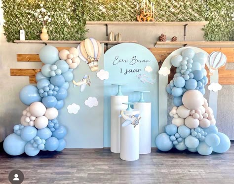 Cloud Birthday, Unicorn Party Balloons, First Birthday Decorations Boy, Blue Baby Shower Decorations, Music Birthday Party, Travel Baby Shower Theme, Baby Shower Background, Baby Birthday Decorations, Party Backdrops