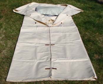 cowboy bed roll - Google Search Swag Bed Roll, Cowboy Bedroll, Renfaire Camping, Diy Bedroll, Larp Camping, Diy Tent Camping, Camping New Zealand, Climbing Bag, Rv Accessories