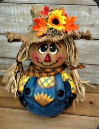 Thanksgiving Gourds, Scarecrow Painting, Fall Gourds, Scarecrow Doll, Halloween Gourds, Gorgeous Gourds, Fall Wood Crafts, Halloween Pumpkin Designs, Fall Scarecrows