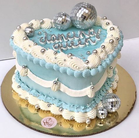 Mamma Mia Themed Birthday Cake, Abba Themed Cake, Mamma Mia Themed Cake, How Old Are You Im 20 Mamma Mia Cake, Mama Mia Cupcakes, Mamamia Birthday Party, Mamma Mia Cupcakes, Mama Mia Cake Ideas, Mamma Mia Cake 17