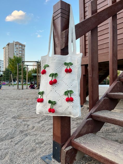 Cherry Granny Square, Cherry Crochet, Crochet Bag Granny Square, Crochet Bag Granny, Small Teddy Bears, Crochet Dog Patterns, Womens Crochet Patterns, My Best Friend's Birthday, Granny Square Bag