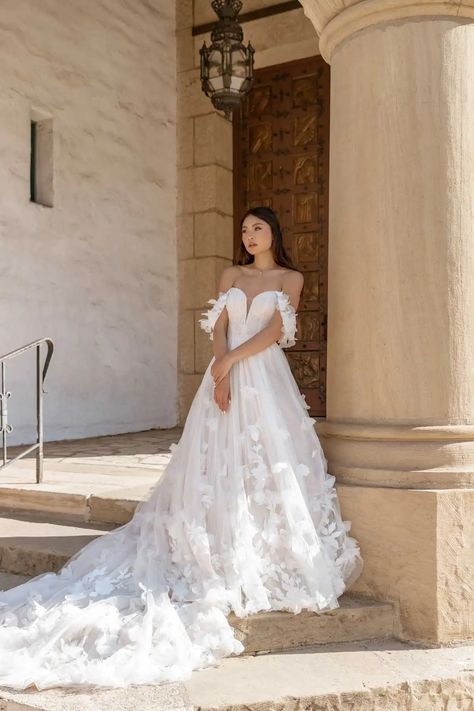 Plus Size Ballgown, Essence Of Australia Wedding Dress, Essense Of Australia Wedding Dress, Tulle Wedding Dress Ballgown, Ballgown Wedding, Vintage Wedding Dresses, Kleinfeld Bridal, Essense Of Australia, Ball Gown Skirt