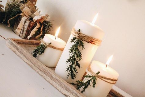 Easy Christmas Candle Display Christmas Candle Display, Imbolc Decorations, Flameless Candle Decor, Christmas Candle Centerpiece, Christmas Candles Diy, Candle Display, Candle Arrangements, Sitting Rooms, Christmas Candle Decorations