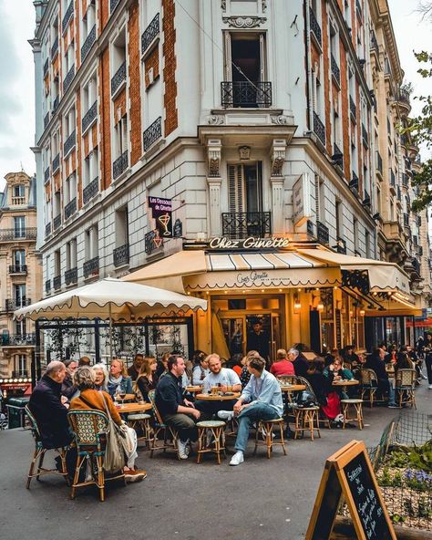 Live In Paris, Sidewalk Cafe, Romantic Paris, Urban Sketch, Castle Hotel, Paris Cafe, Landscape Art Painting, Europe Tours, Living In Paris