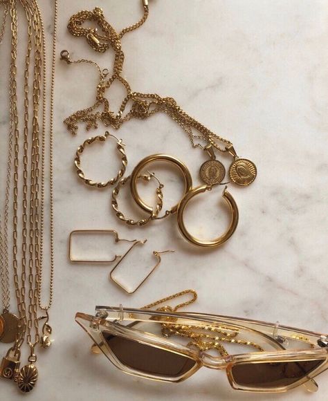 gold accessories Pure Gold Jewellery, Jewelry Inspo, Cute Jewelry, Luxury Jewelry, Jewelry Inspiration, Gold Chains, Piercings, New Zealand, We Heart It