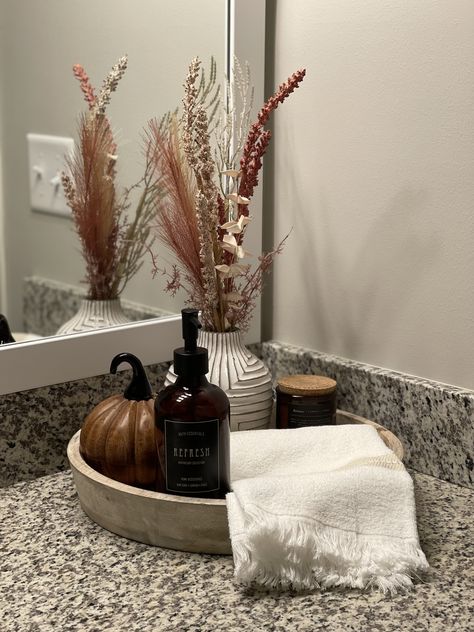 Cheetah Print Bathroom Ideas, Brown Cabinet Bathroom Decor, Bathroom Decor Brown Cabinets, Bathroom Tray Decor, Brown Bathroom Decor, Bathroom Sink Decor, Bathroom Counter Decor, Decor Pad, Apartment Decorating Living